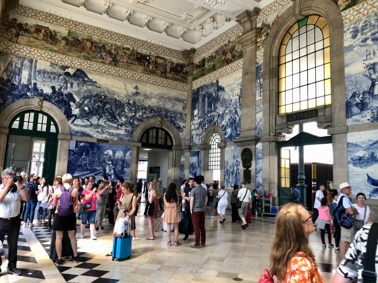 São Bento railway station